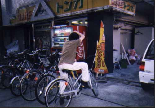 フラッシュのせいでピカピカ反射